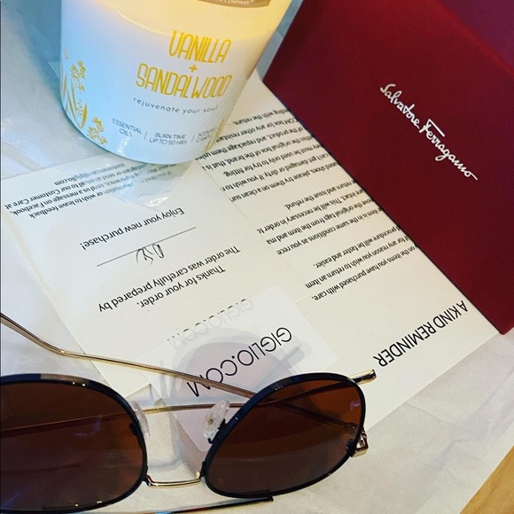 Salvatore ferragamo Sunglasses gold with black rims and brown tinted lenses - Picture 10 of 16